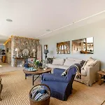 Luxury Villa Pal With 5 Bedrooms