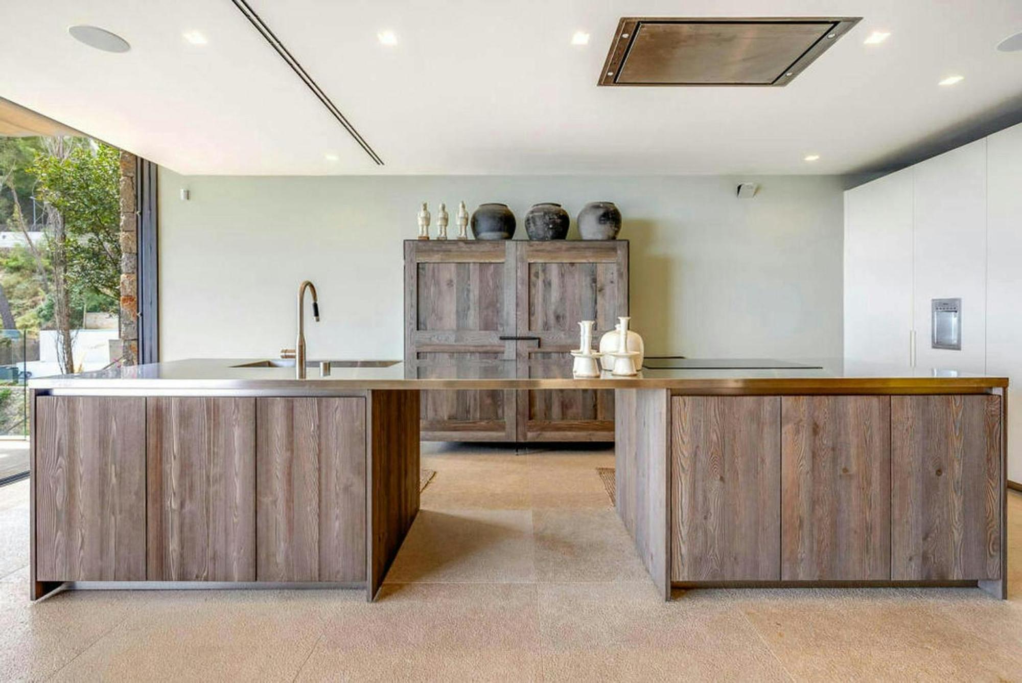 Luxury Pal With 5 Bedrooms