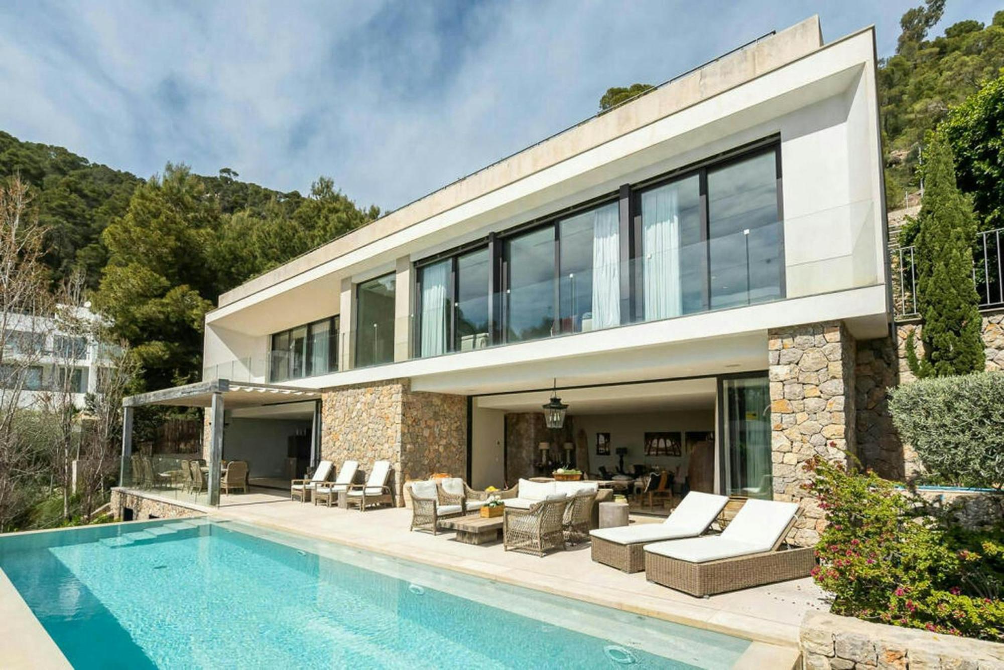 Luxury Pal With 5 Bedrooms